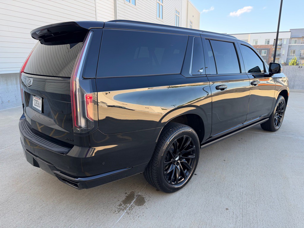 2023 Cadillac Escalade Image 3