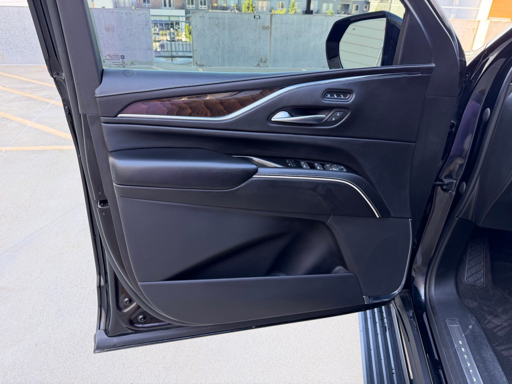 2023 Cadillac Escalade Image 10
