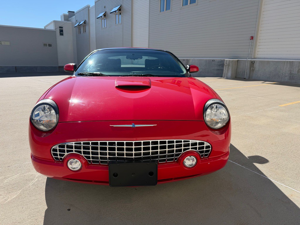2002 Ford Thunderbird Image 2