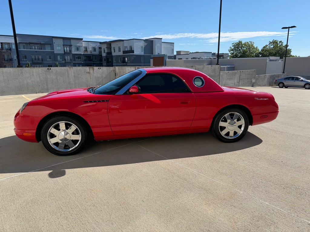 2002 Ford Thunderbird Image 4