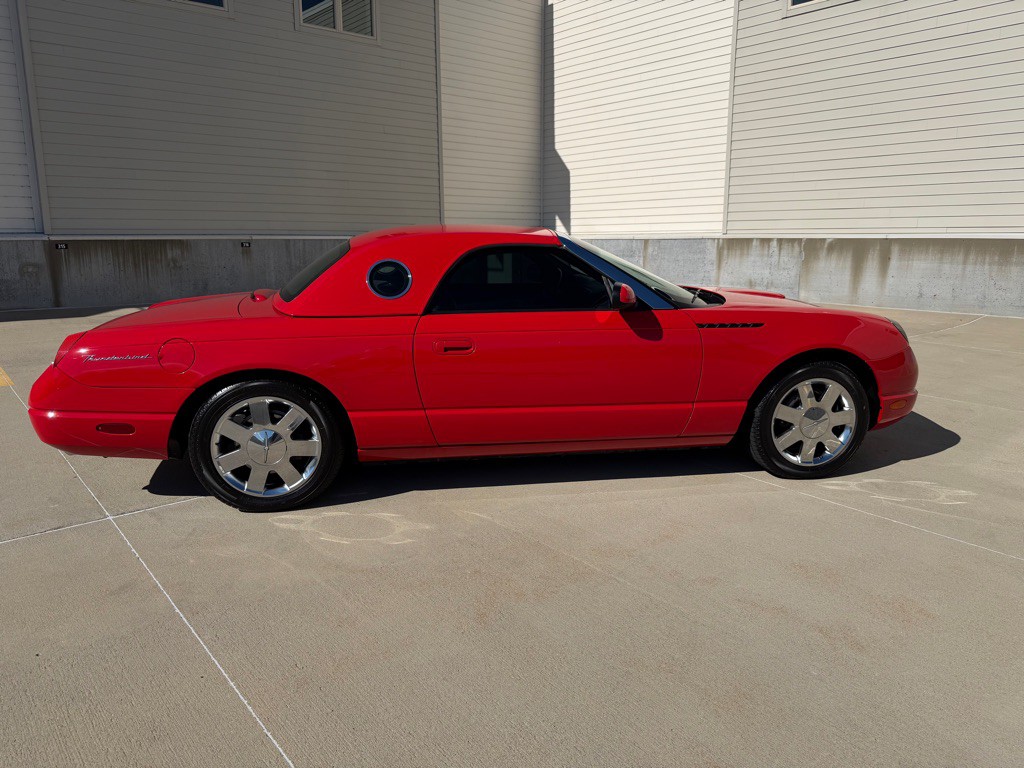 2002 Ford Thunderbird Image 8