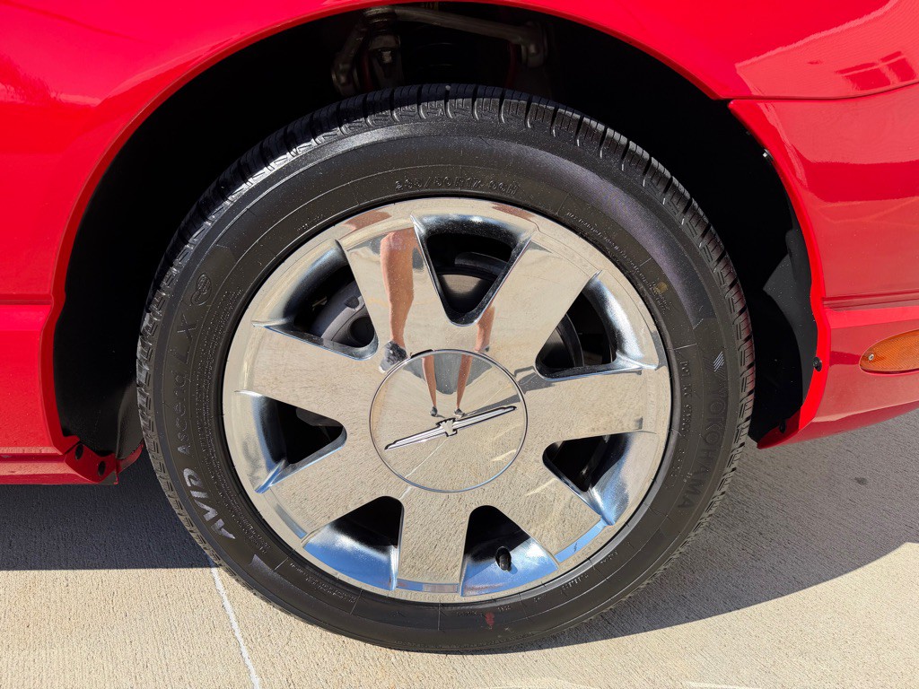 2002 Ford Thunderbird Image 10