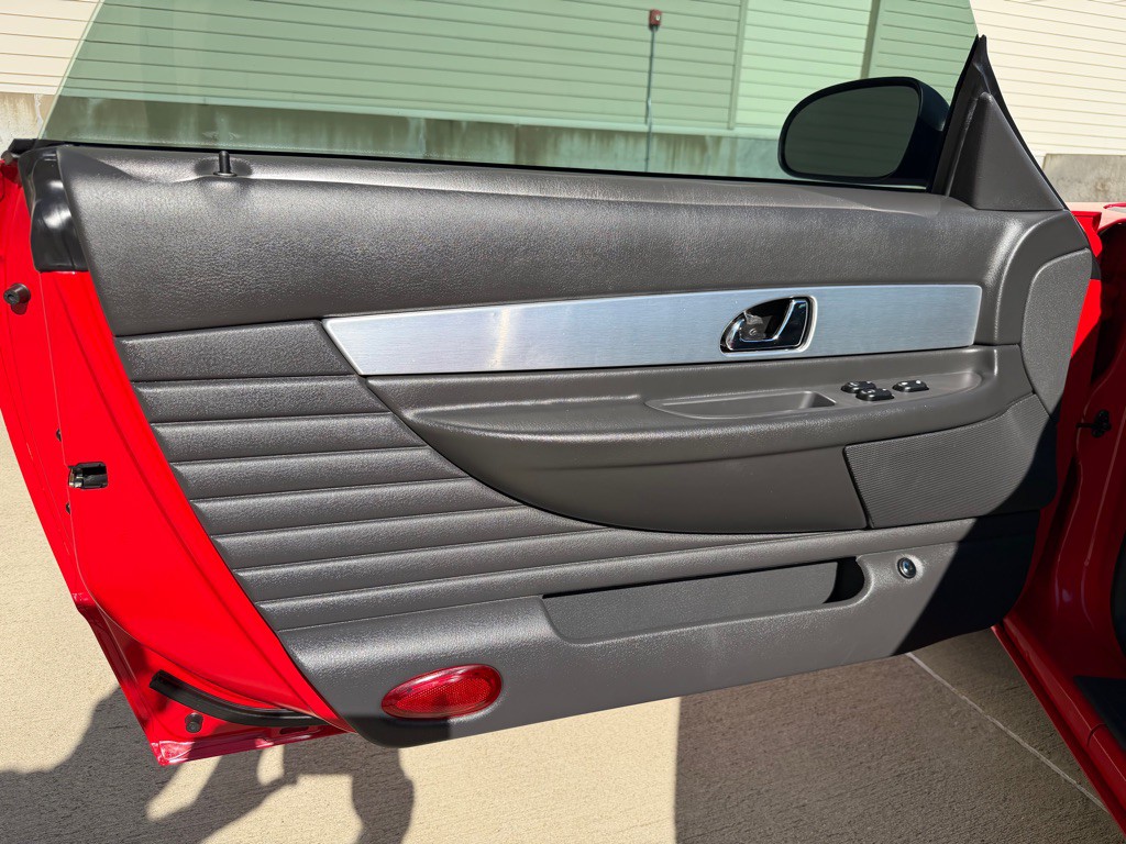 2002 Ford Thunderbird Image 13