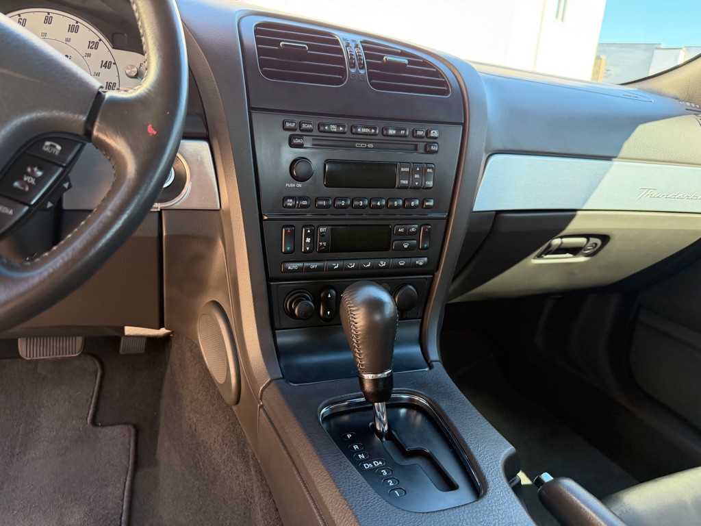 2002 Ford Thunderbird Image 15
