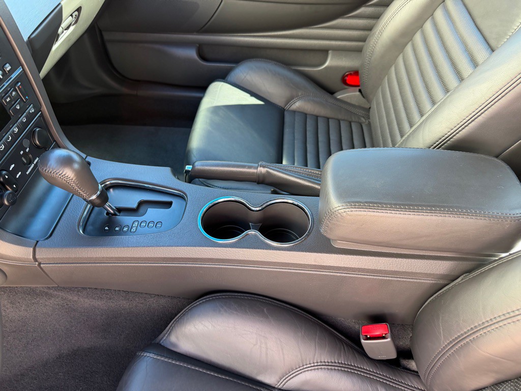2002 Ford Thunderbird Image 16