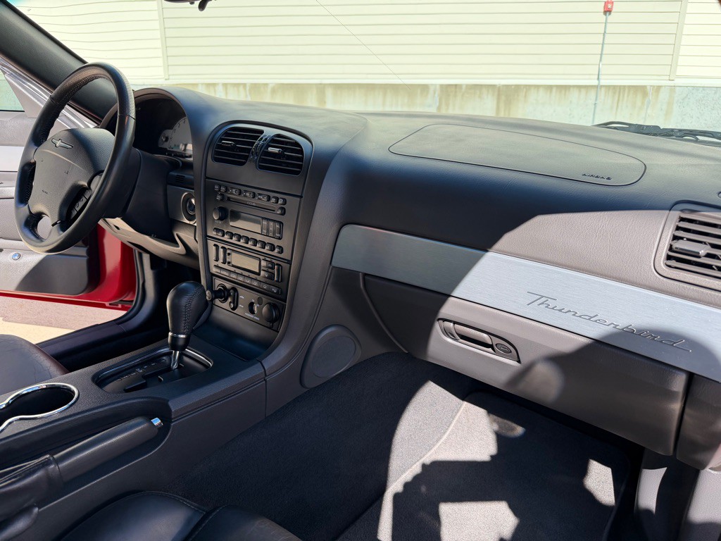 2002 Ford Thunderbird Image 20