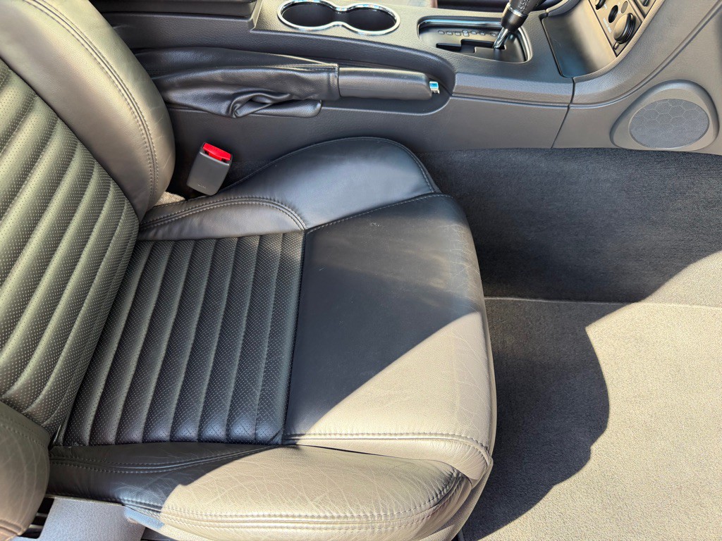 2002 Ford Thunderbird Image 22