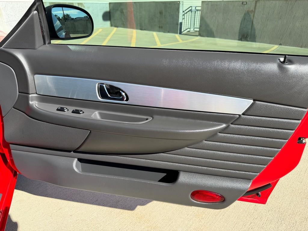 2002 Ford Thunderbird Image 25