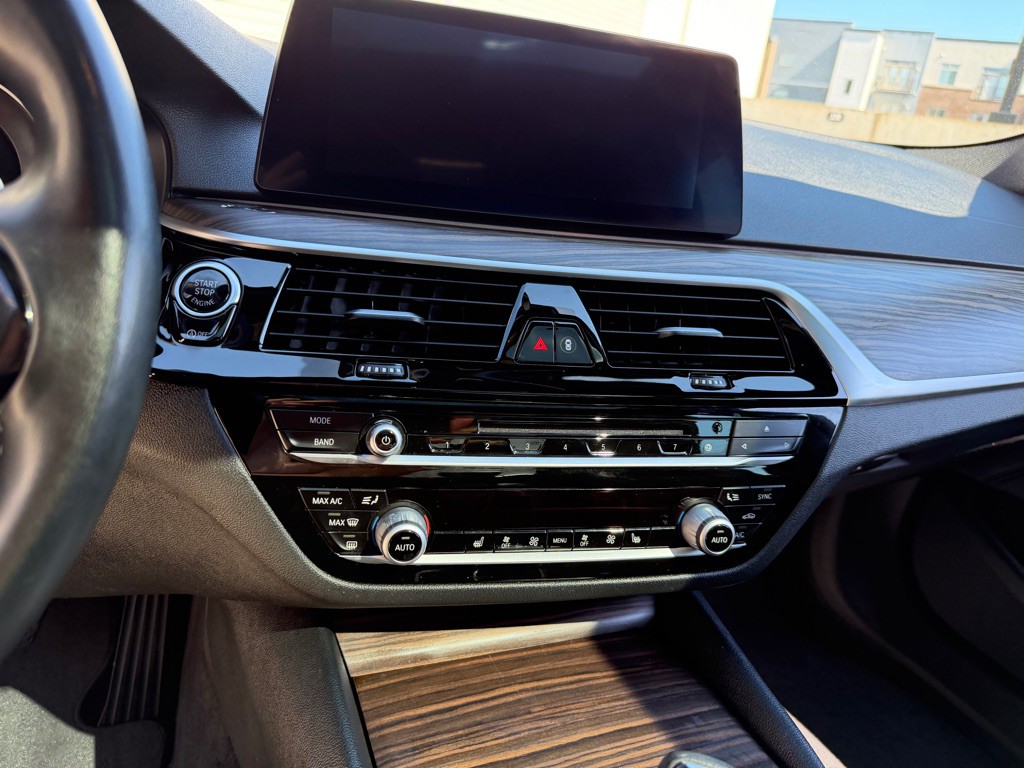 2019 BMW 5 Series Image 11