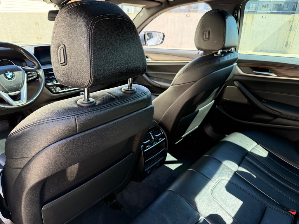 2019 BMW 5 Series Image 15