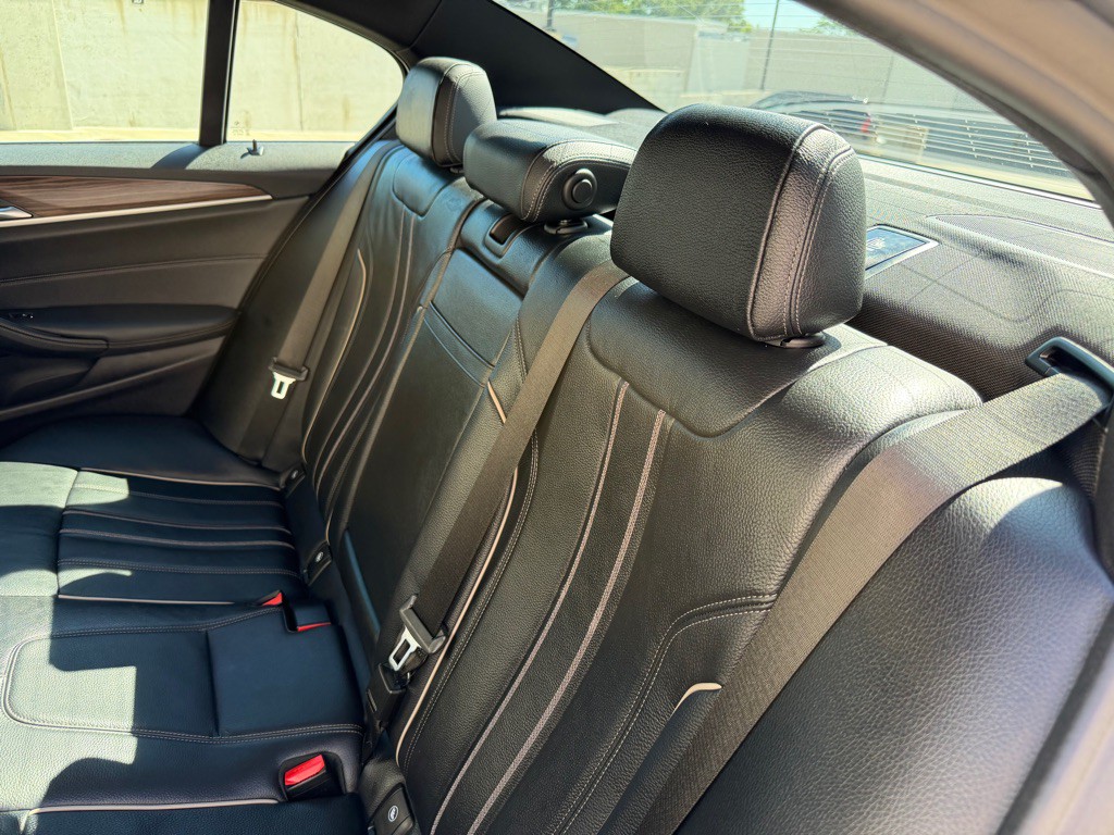 2019 BMW 5 Series Image 17