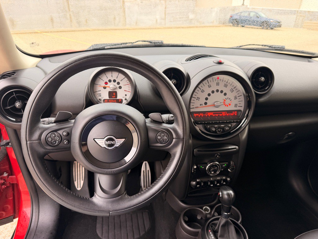 2013 MINI Cooper Image 12