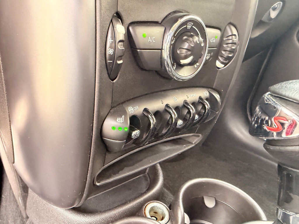 2013 MINI Cooper Image 13