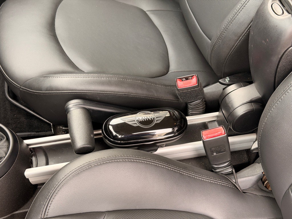 2013 MINI Cooper Image 14