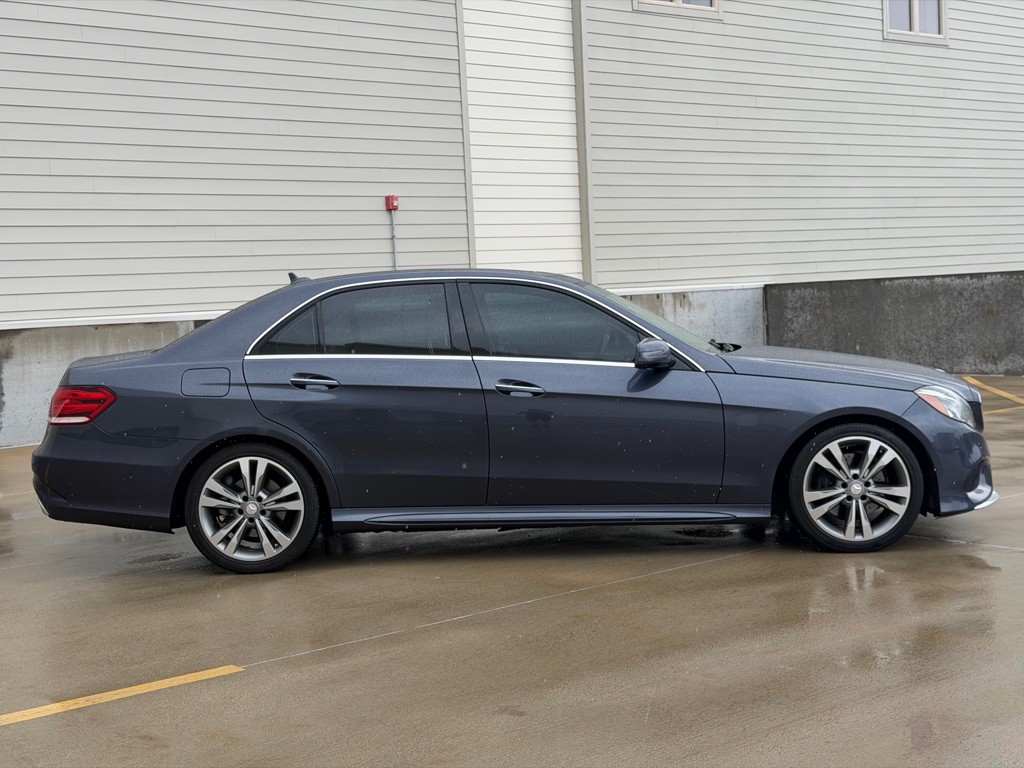 2016 Mercedes-Benz E-Class Image 2