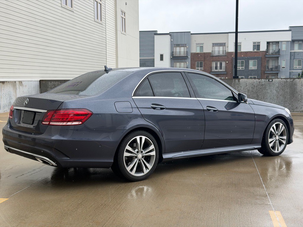 2016 Mercedes-Benz E-Class Image 3