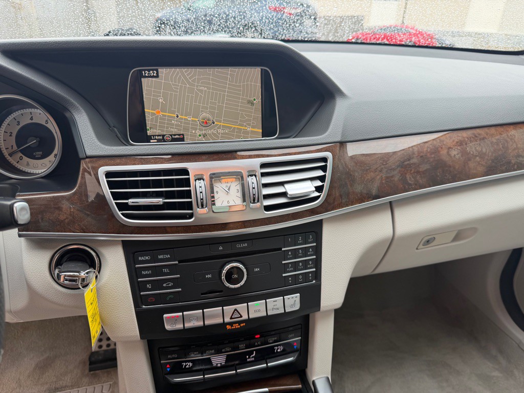 2016 Mercedes-Benz E-Class Image 11