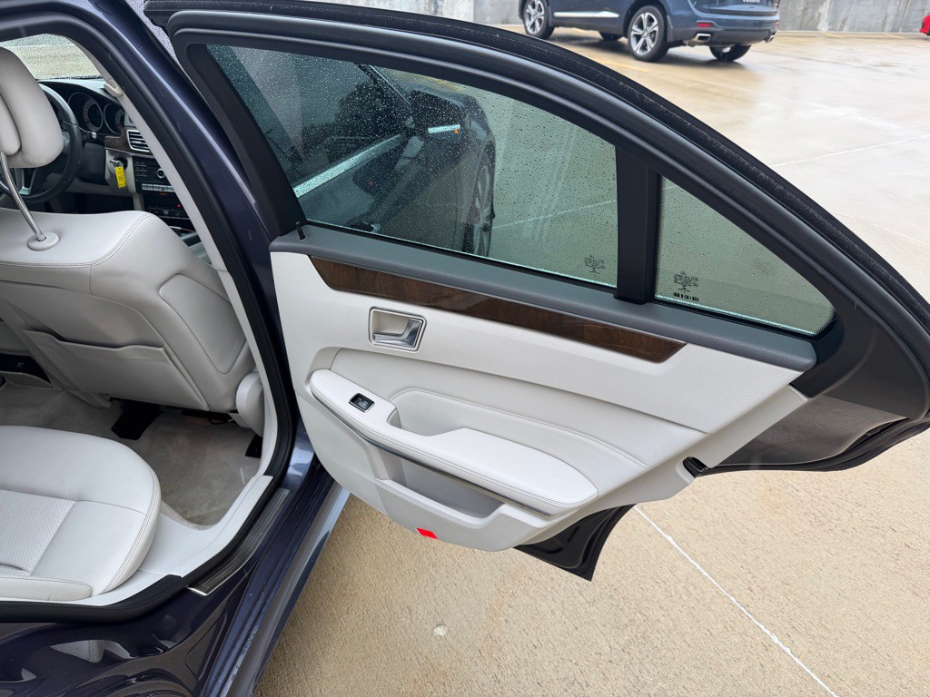 2016 Mercedes-Benz E-Class Image 16