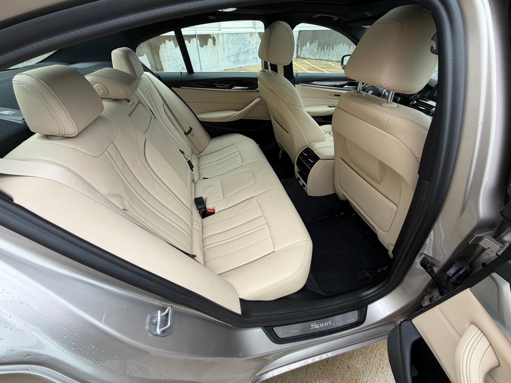 2019 BMW 5 Series Image 17
