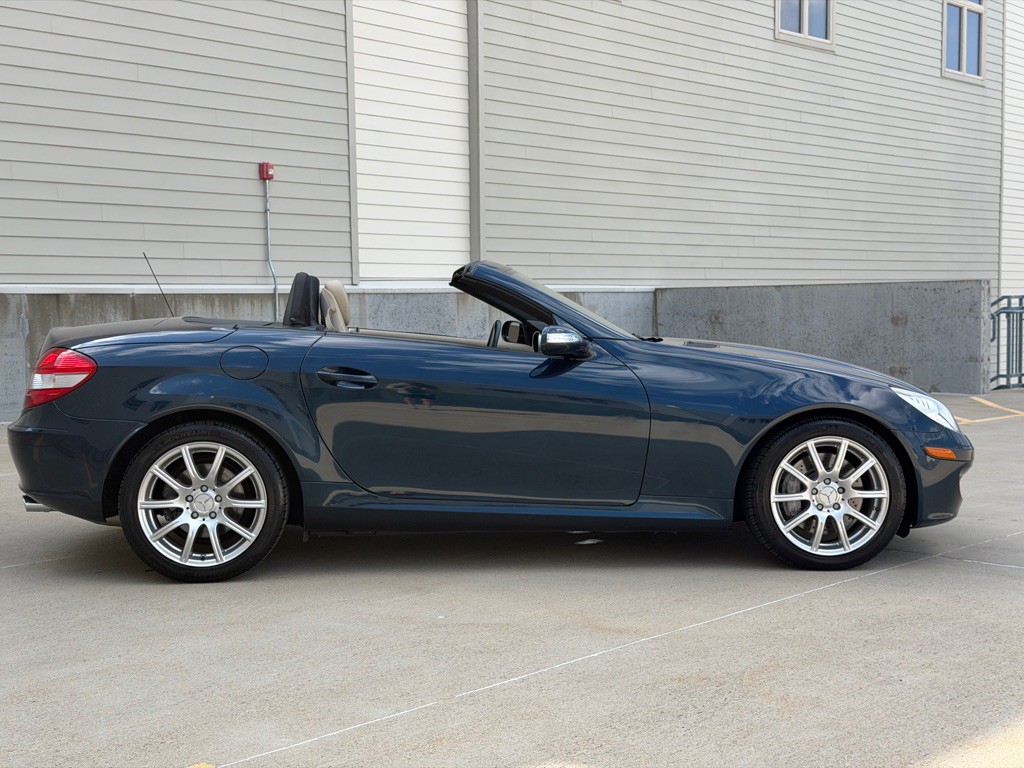 2005 Mercedes-Benz SLK-Class Image 2