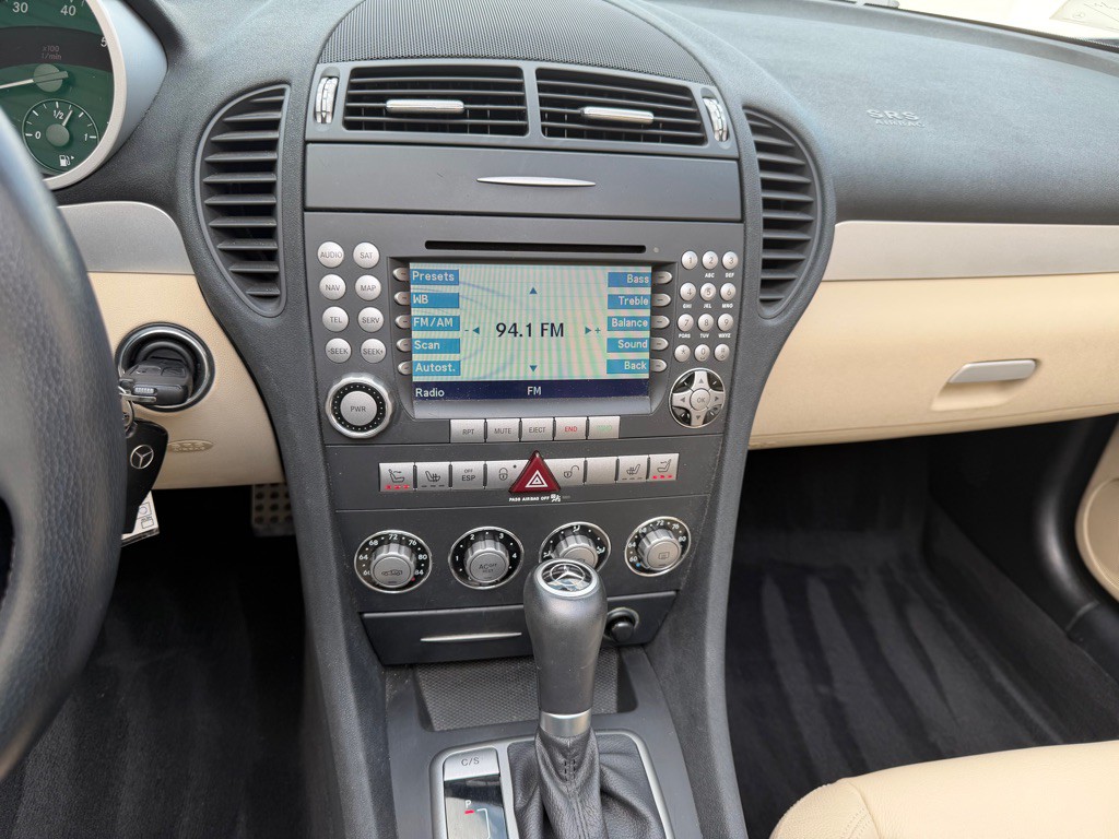 2005 Mercedes-Benz SLK-Class Image 10