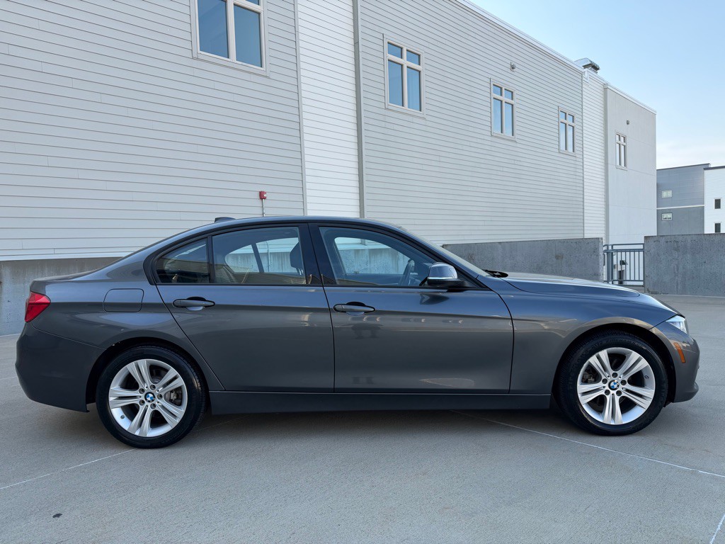 2016 BMW 3 Series Image 2