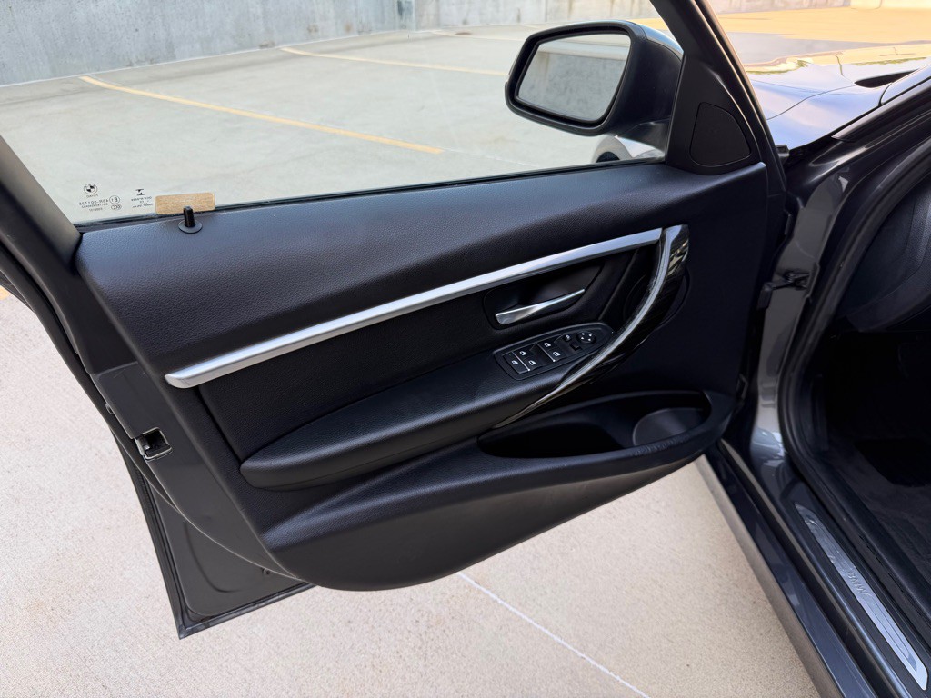 2016 BMW 3 Series Image 9