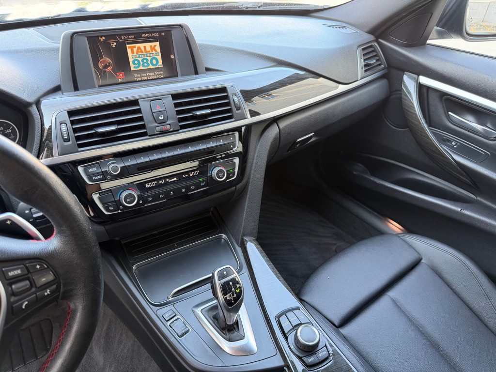 2016 BMW 3 Series Image 12