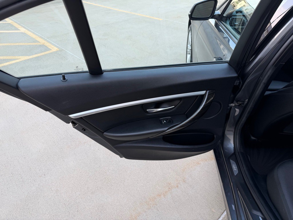 2016 BMW 3 Series Image 14
