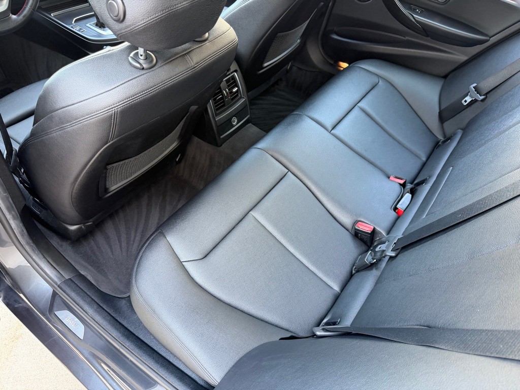 2016 BMW 3 Series Image 15