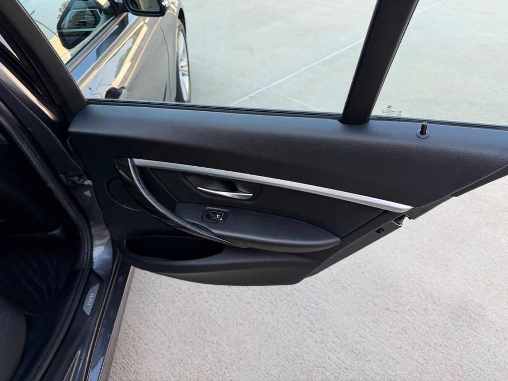 2016 BMW 3 Series Image 17