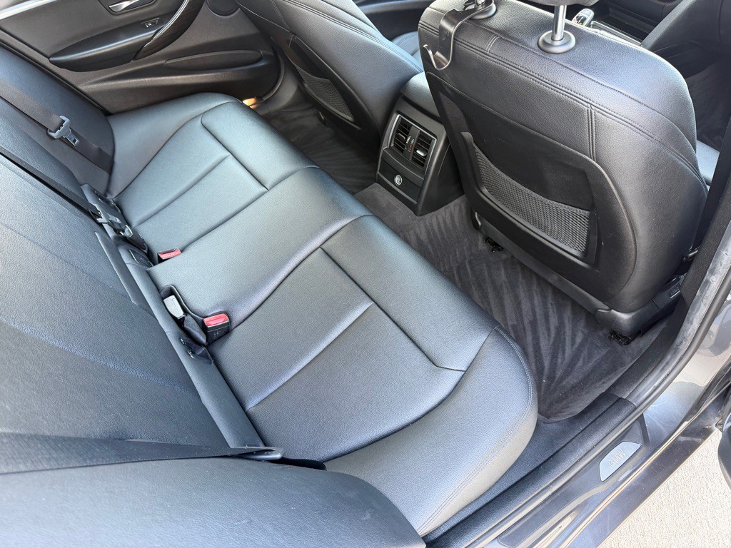2016 BMW 3 Series Image 18