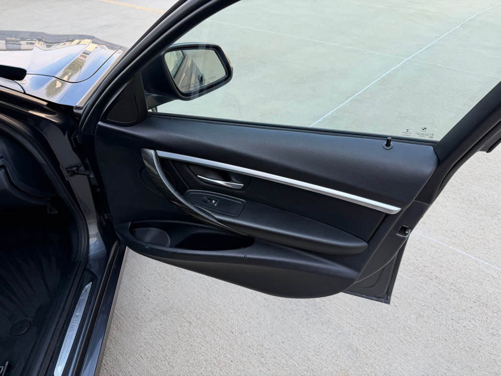 2016 BMW 3 Series Image 19