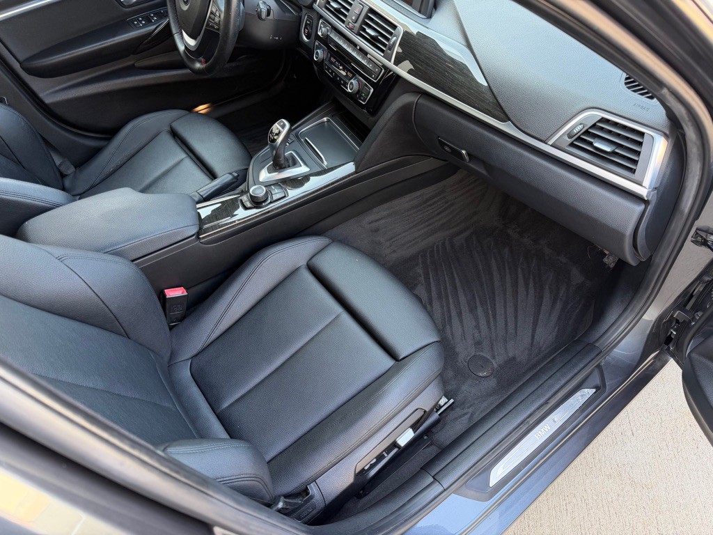 2016 BMW 3 Series Image 20