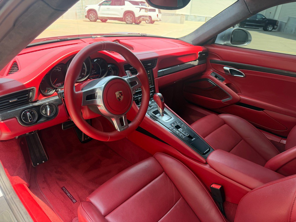 2015 Porsche 911 Image 12