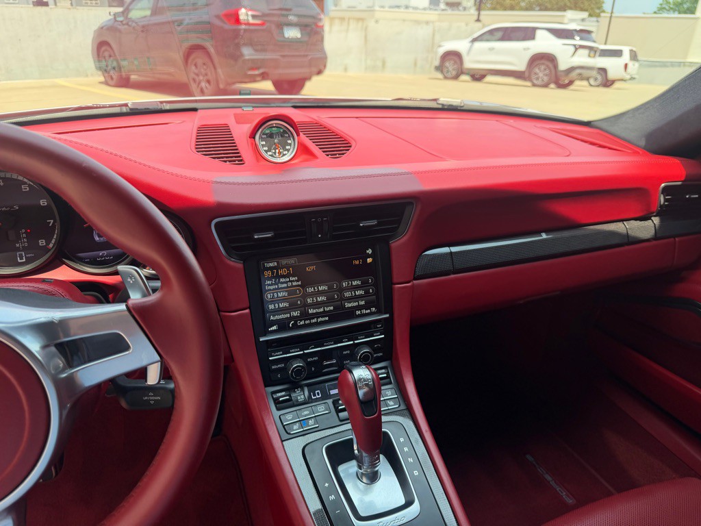 2015 Porsche 911 Image 16