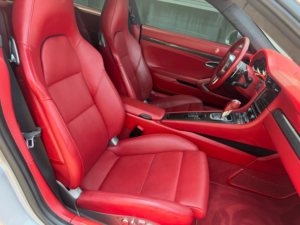2015 Porsche 911 Image 28