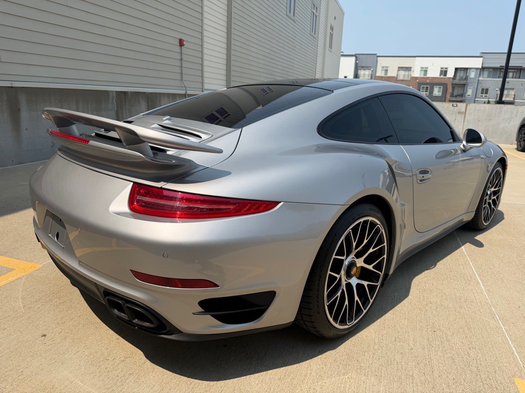 2015 Porsche 911 Image 31