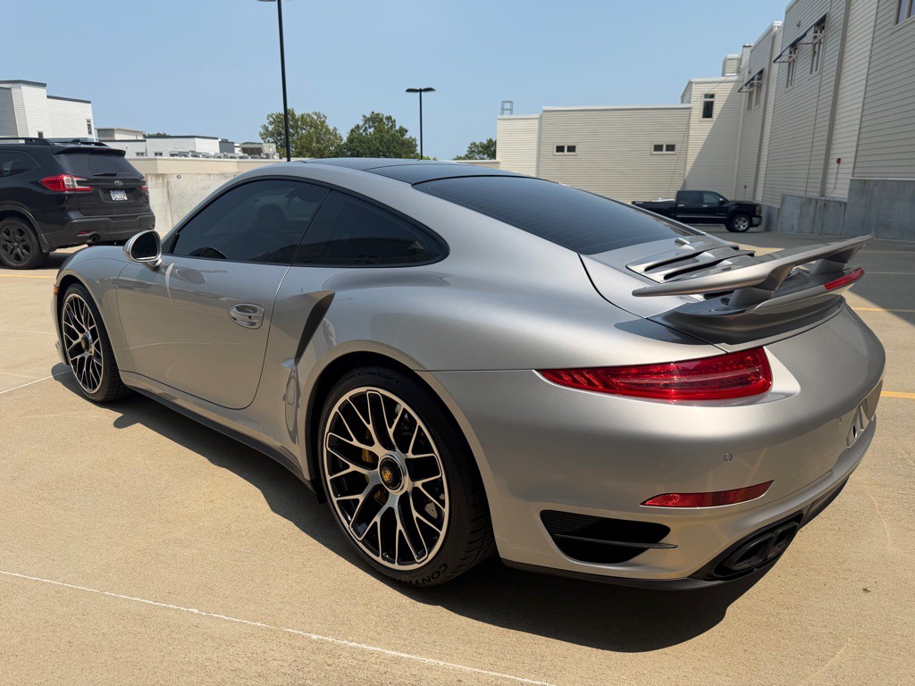 2015 Porsche 911 Image 32