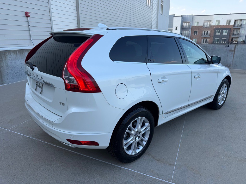 2016 Volvo XC60 Image 3