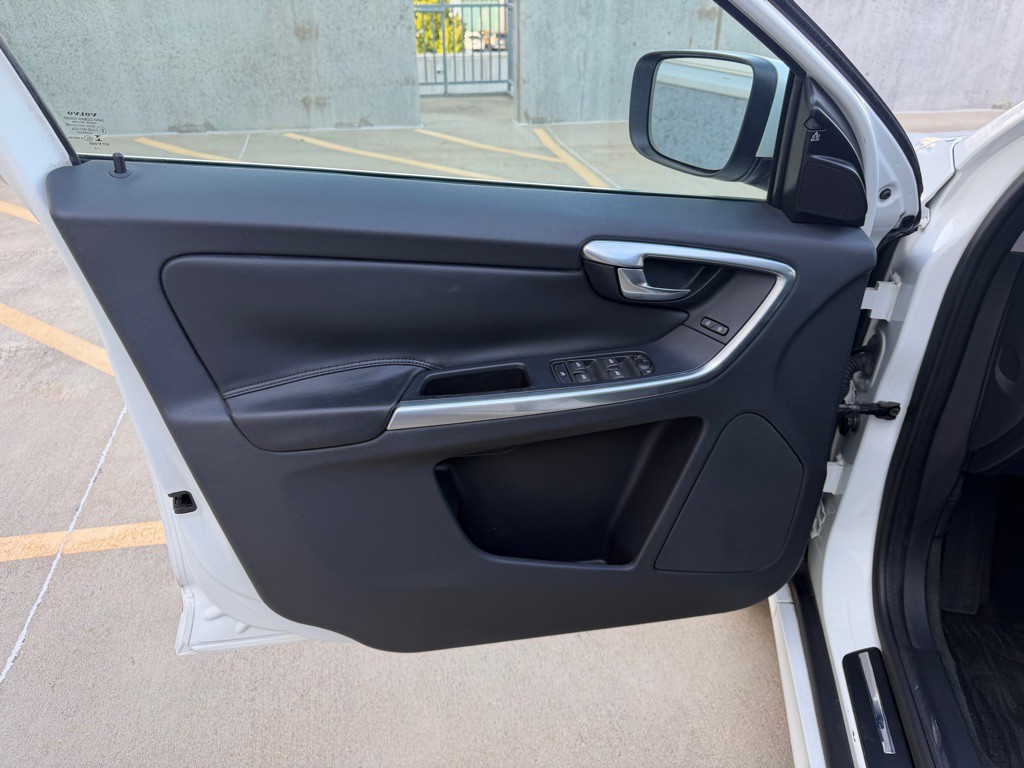 2016 Volvo XC60 Image 10