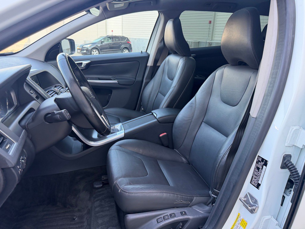 2016 Volvo XC60 Image 13