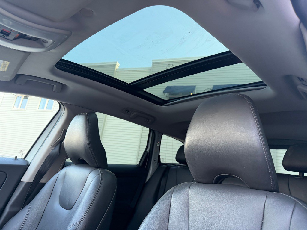 2016 Volvo XC60 Image 14