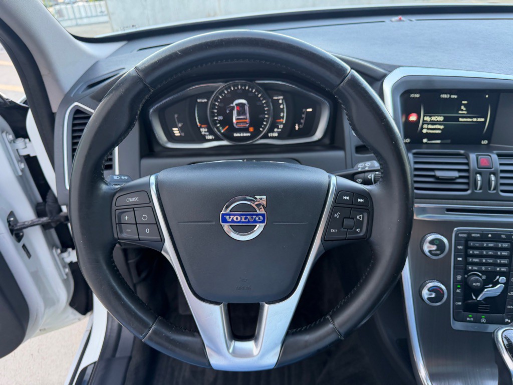 2016 Volvo XC60 Image 15