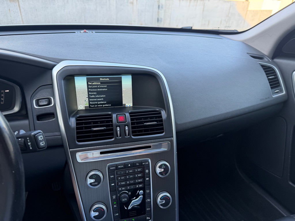 2016 Volvo XC60 Image 17