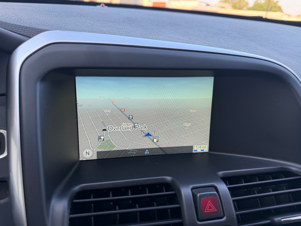 2016 Volvo XC60 Image 18