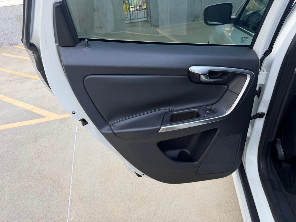 2016 Volvo XC60 Image 21