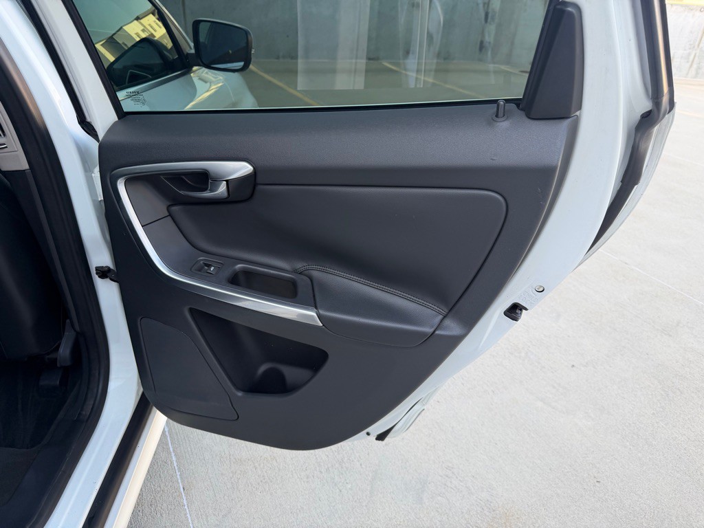 2016 Volvo XC60 Image 24