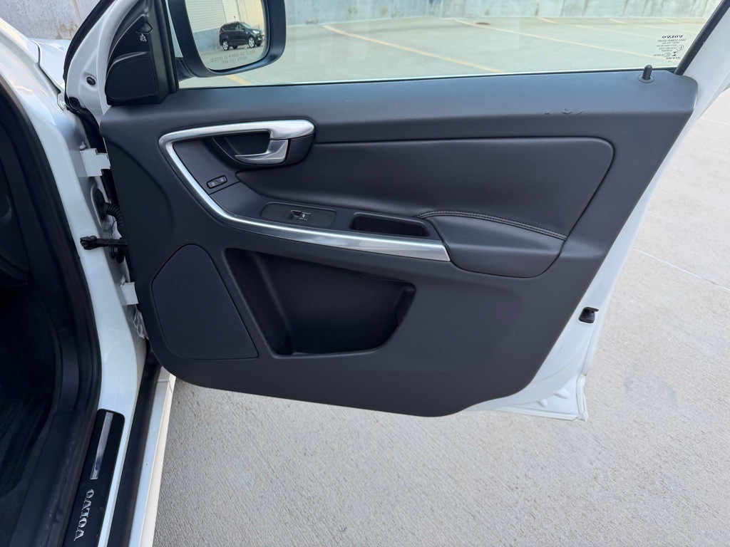 2016 Volvo XC60 Image 26