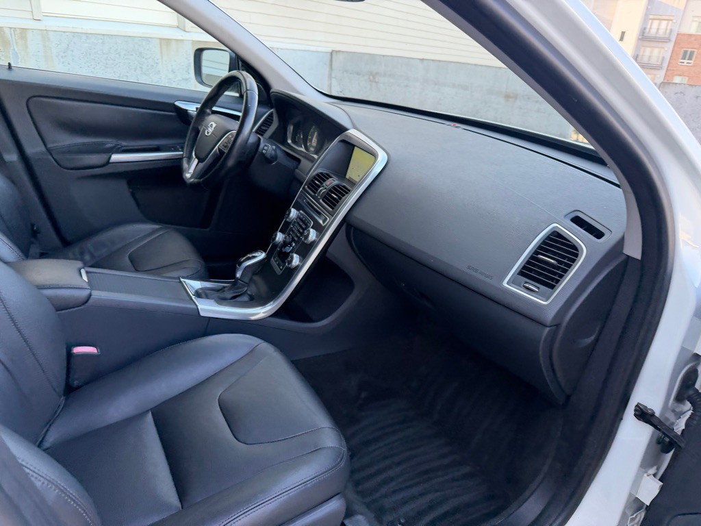 2016 Volvo XC60 Image 27